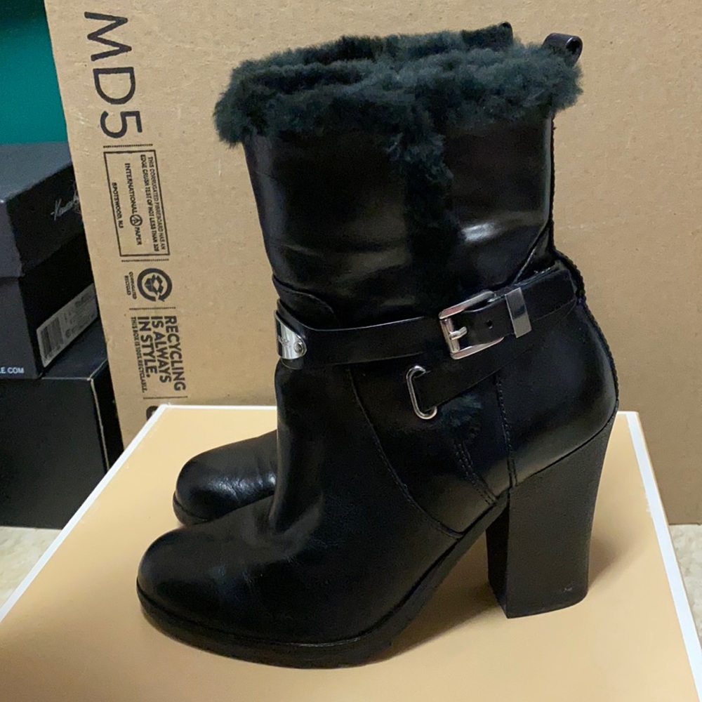 MK fur lined boots 6 M